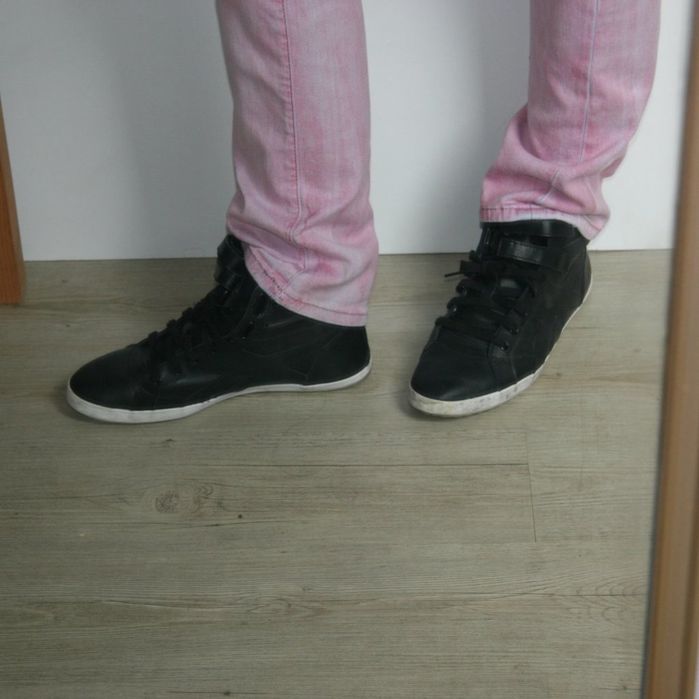 Reebok Hi-Tops - Picture 2 of 9